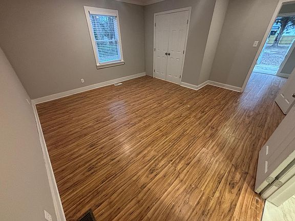 4th image of 308 Earp St