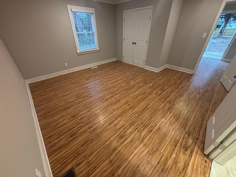 308 Earp St — Photo 5
