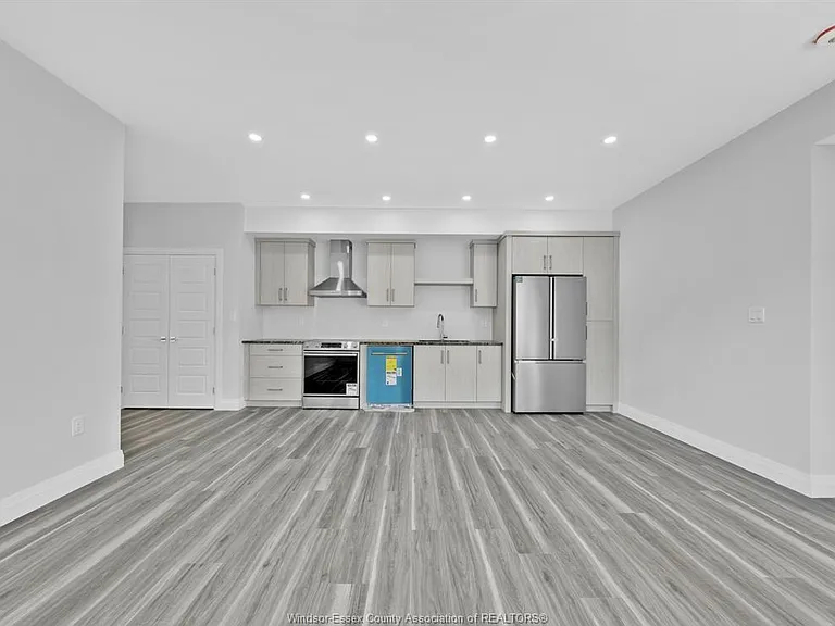 3549 Peter St #4 — Photo 9