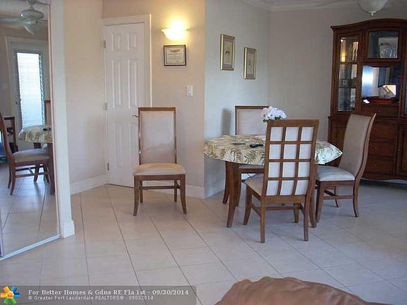 4th image of 1045 SE 15th St APT 13B