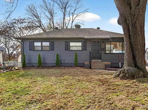 8924 Anchor Dr, Saint Louis, MO 63123