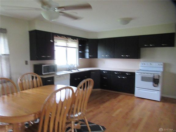 4th image of 12 Woodside Dr