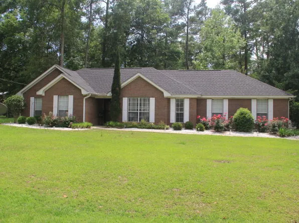 300 Charnie Dr, Thomasville, GA 31792