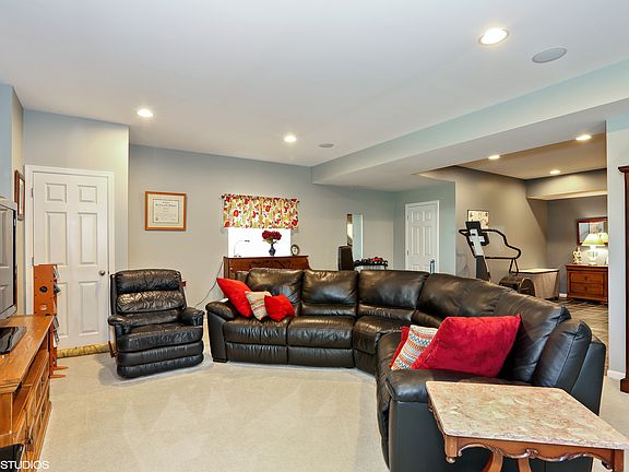 5th image of 1166 Betsy Ross Pl
