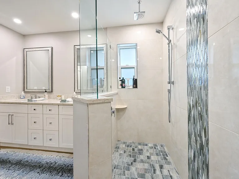 2305 Kings Lake Blvd — Photo 9