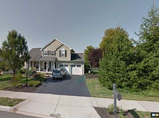 2 Green Briar Ct, Pottstown, PA 19464