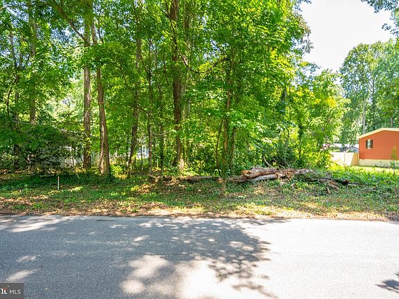 4th image of 225 N Lake Dr