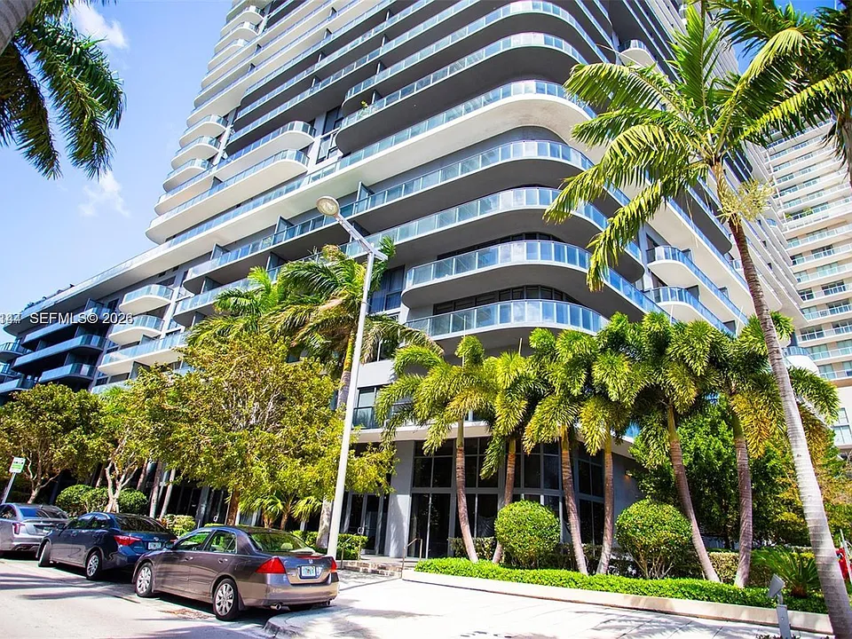 121 NE 34th St #2616