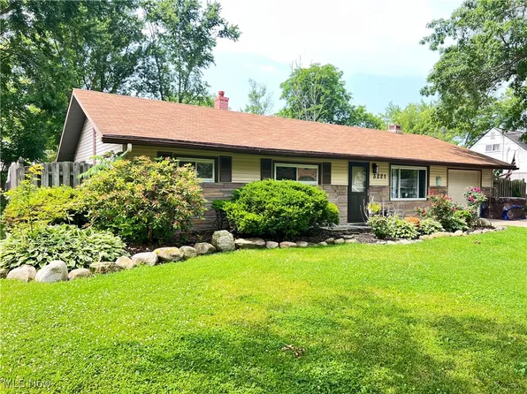 3221 Greenfield St NW, Warren, OH 44485