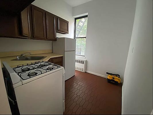 4th image of 247 W 15th St APT 2E