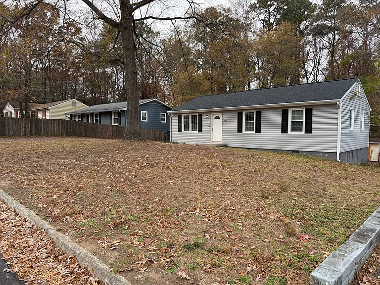 15705 Gary Ave — Photo 2