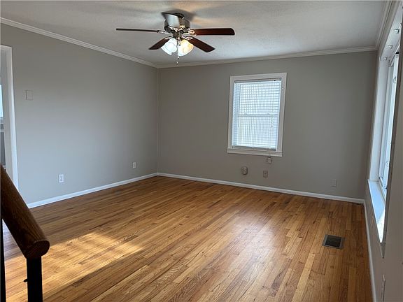 2nd image of 325 Circle Dr