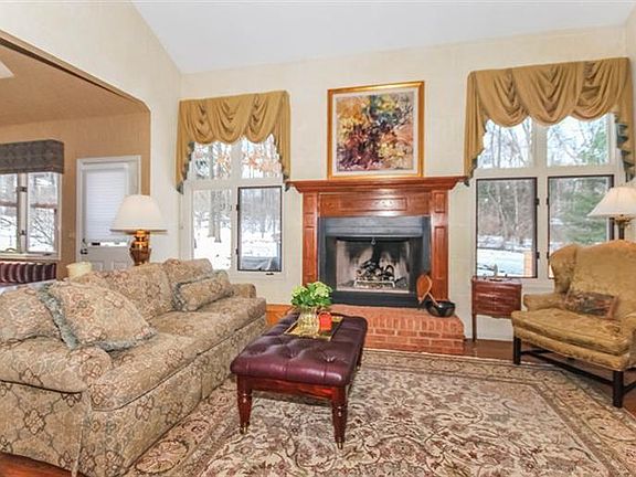 4th image of 2633 Pin Oak Dr