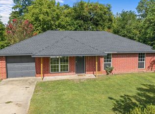 235 Hickory St, Blossom, TX 75416