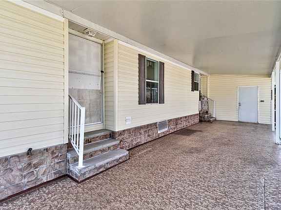 3rd image of 729 Barefoot Blvd