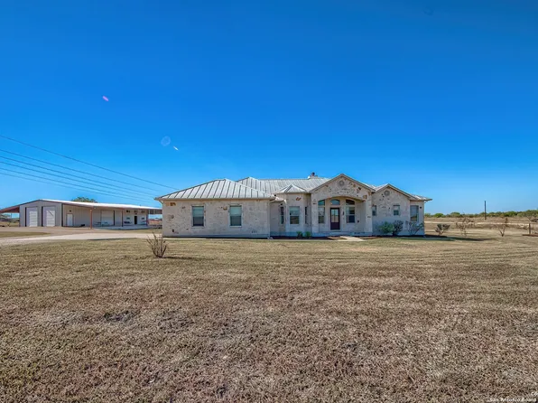240 Glory Lane, Marion, TX 78124