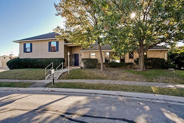 1st image of 125 Woodrow Cir
