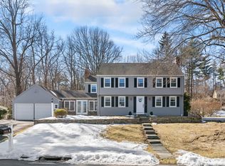 9 Glen Holw, West Hartford, CT 06117