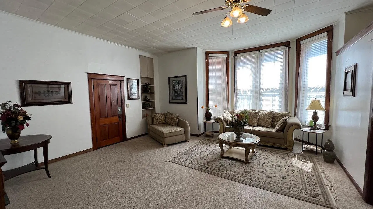 605 Bluff St — Photo 2