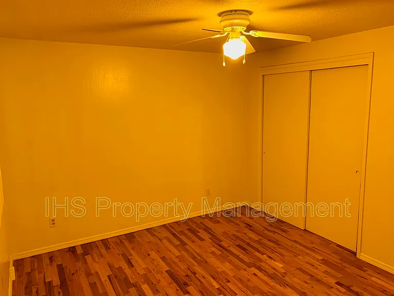 802 N Keller St — Photo 10