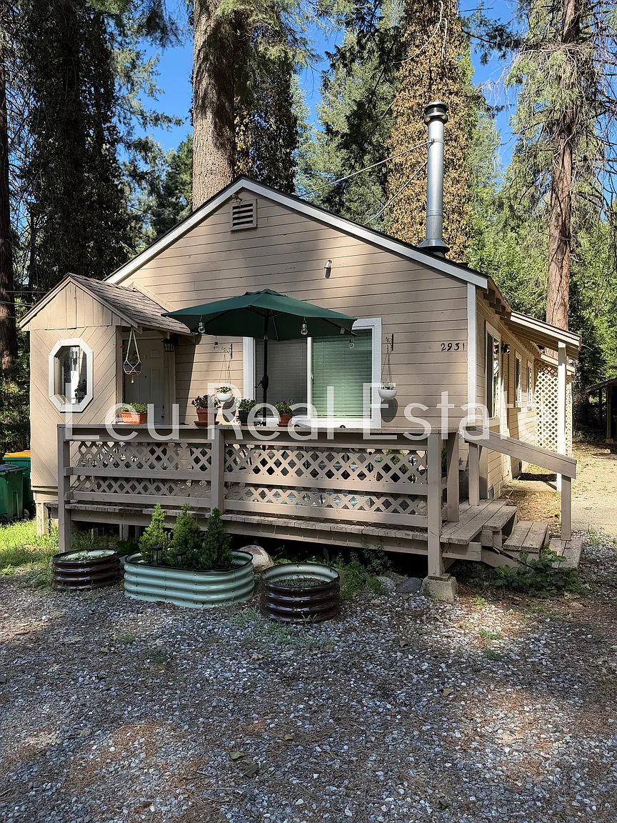 2933 Laurel Dr photo 1