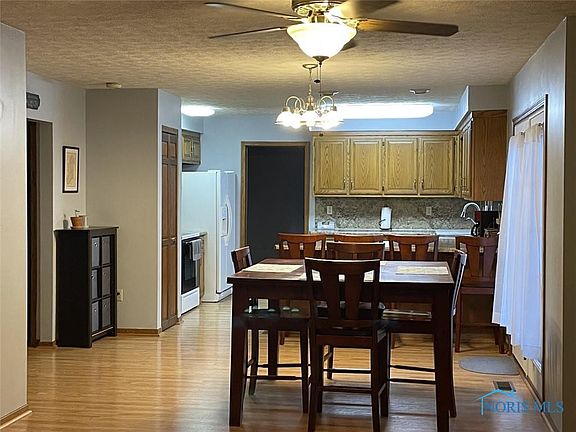 5th image of 1741 Meadowlake Dr