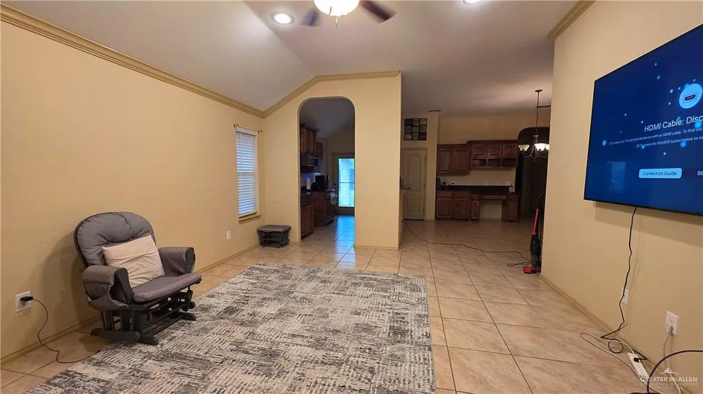 3 bed, 2.0 bath, 1407 sqft, $1,800 — Photo 2