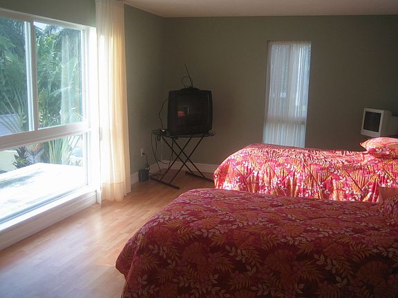 3rd image of 9971 W Bay Harbor Dr APT 201