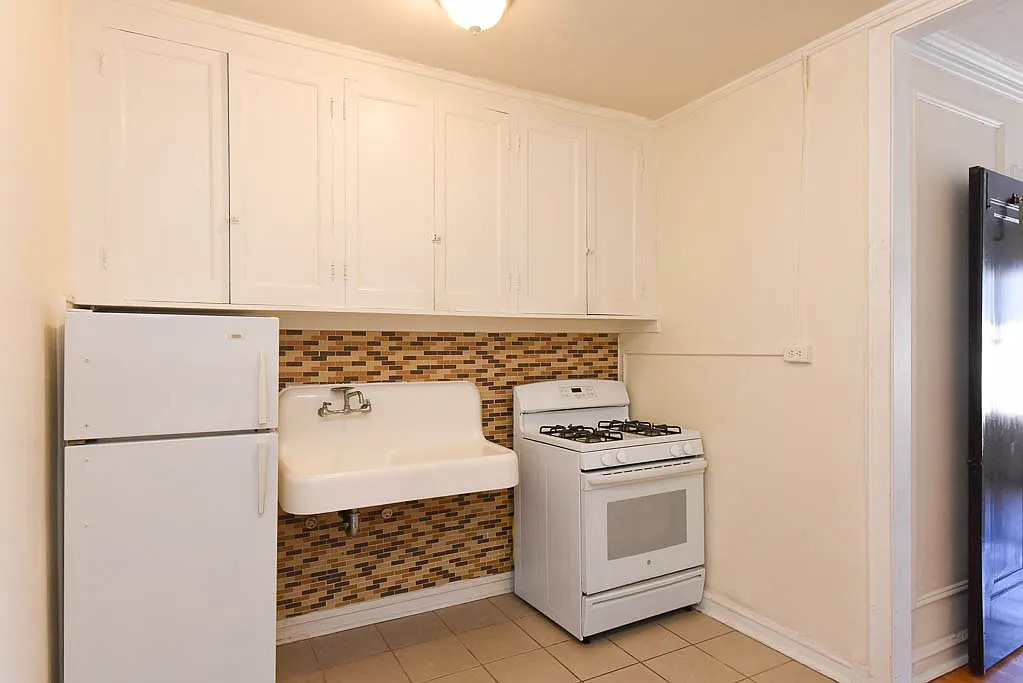 Amazing Studio, 1 Bath at Elmdale + Broadway (Edgewater) — Photo 3