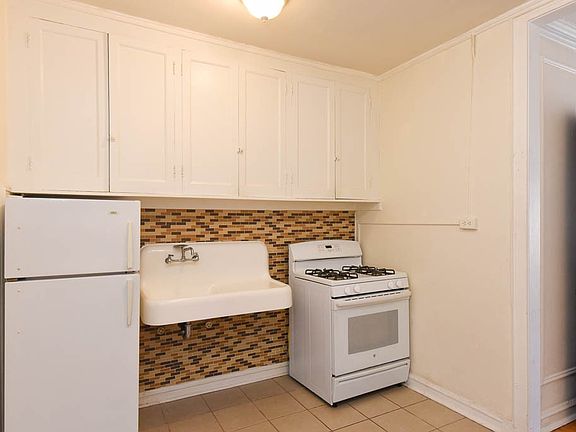 3rd image of 1211 W Elmdale #J3