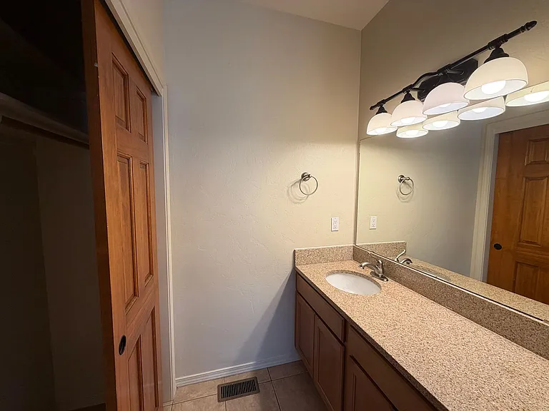 605 Benicia Ln SW — Photo 11