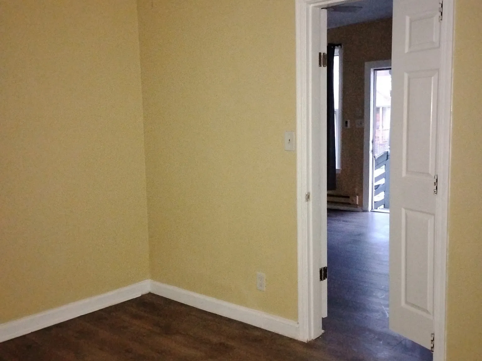517 E Chestnut St — Photo 3