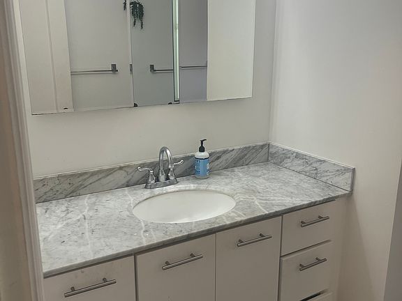 4th image of 880 Portola Dr
