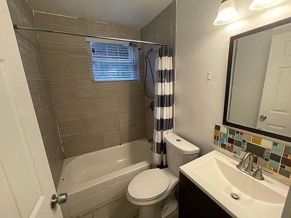 4th image of 541 Liberty Hl #1