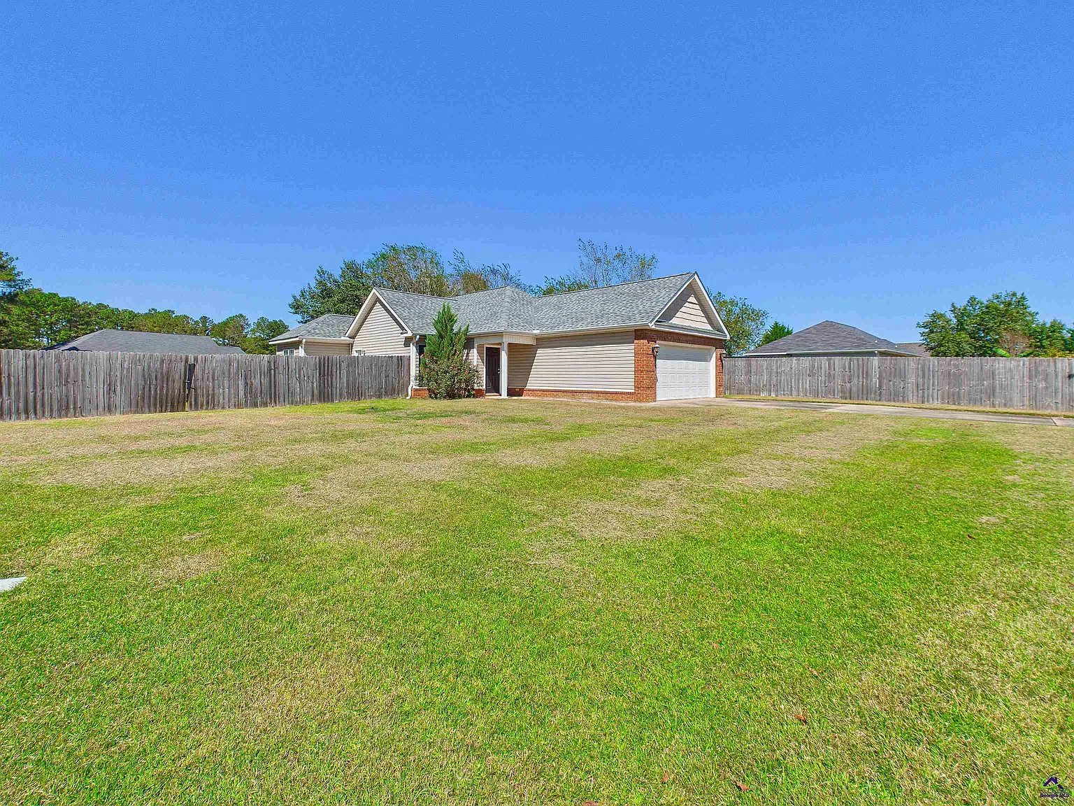 3 bed, 2.0 bath, 1484 sqft, $1,700 — Photo 3