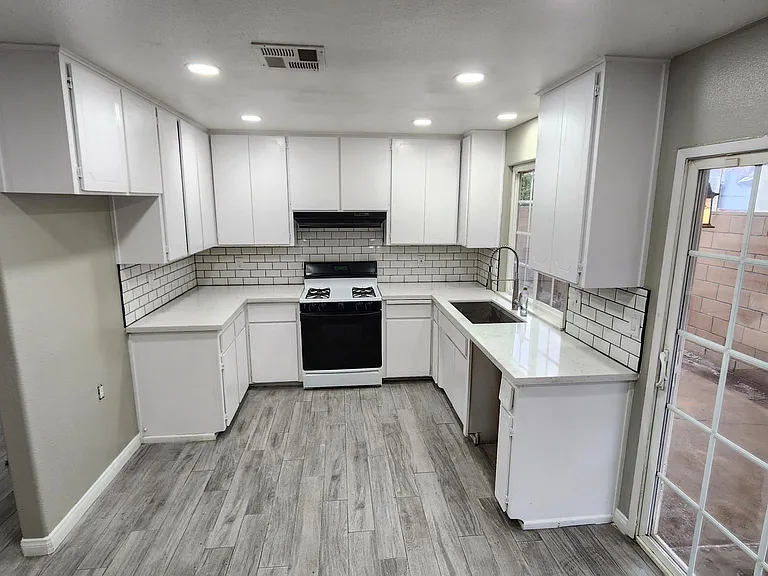 801 Stillman Ave — Photo 2