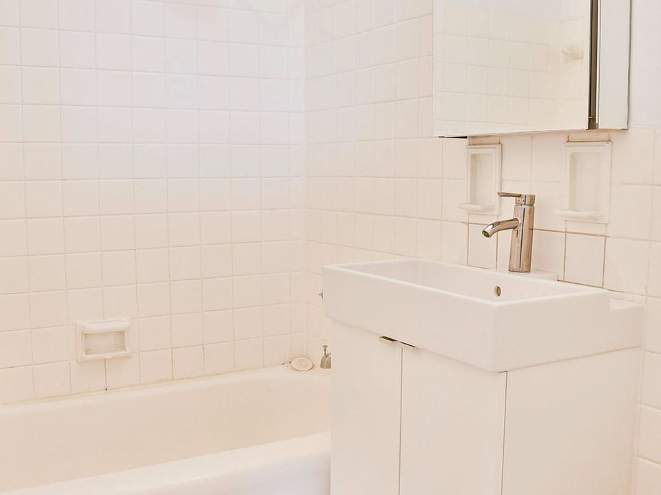 1st image of 3300 N Lakeshore Dr #1814
