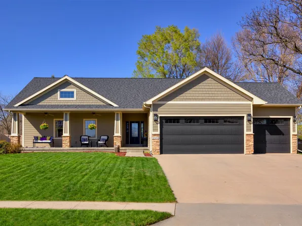 5570 Sunburst Dr, Pleasant Hill, IA 50327