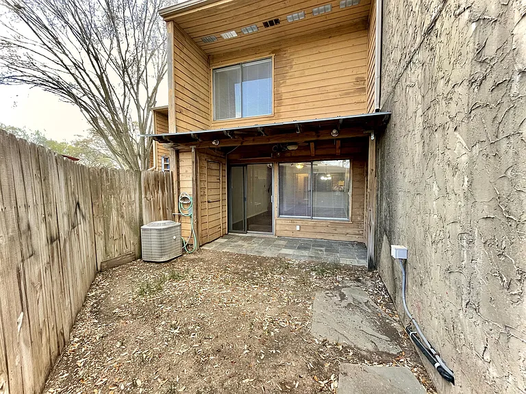 4345 Carter Creek Pkwy — Photo 16