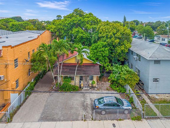 2nd image of 1568 SW 5th St