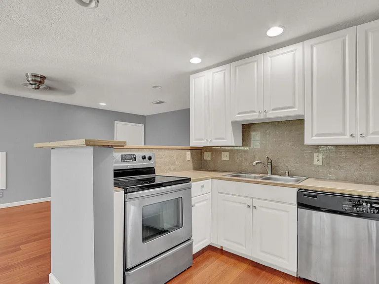 312 Southwind Dr #207 — Photo 8