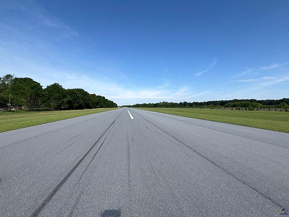 5th image of 15 Airport Subdivision Rd