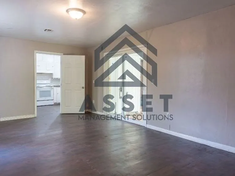 316 E Harmon Dr — Photo 19