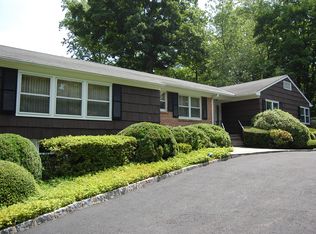 87 Stonehedge Dr N, Greenwich, CT 06831