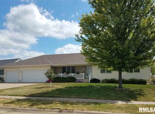 507 Mill Ridge Rd, Clinton, IA 52732