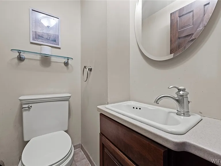 80 Capen Blvd — Photo 23
