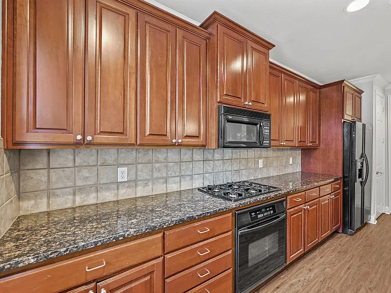 4404 Honfleur Ct — Photo 22