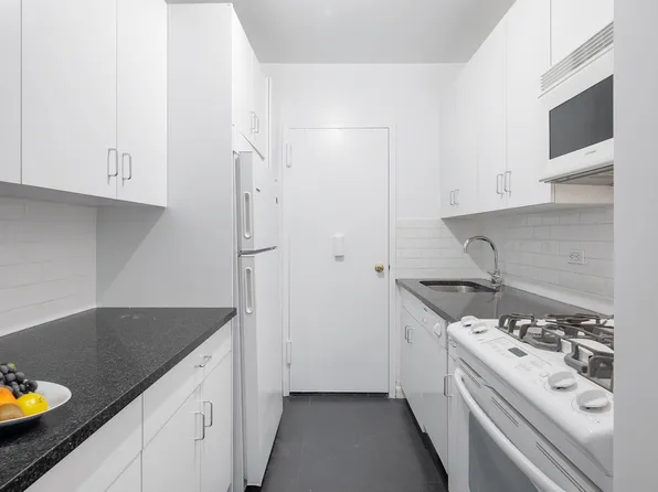 60 Sutton Place South 2HN image 3 of 14