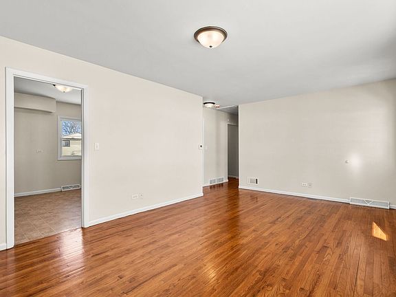 5th image of 821 Penfield Ave