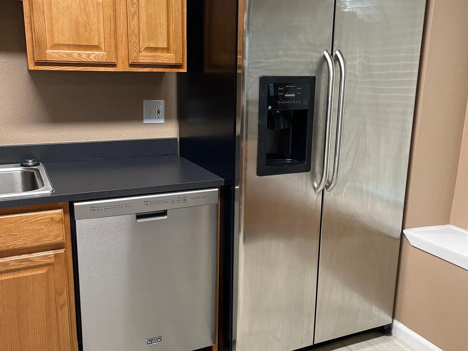 1102 E Belgravia Dr — Photo 2